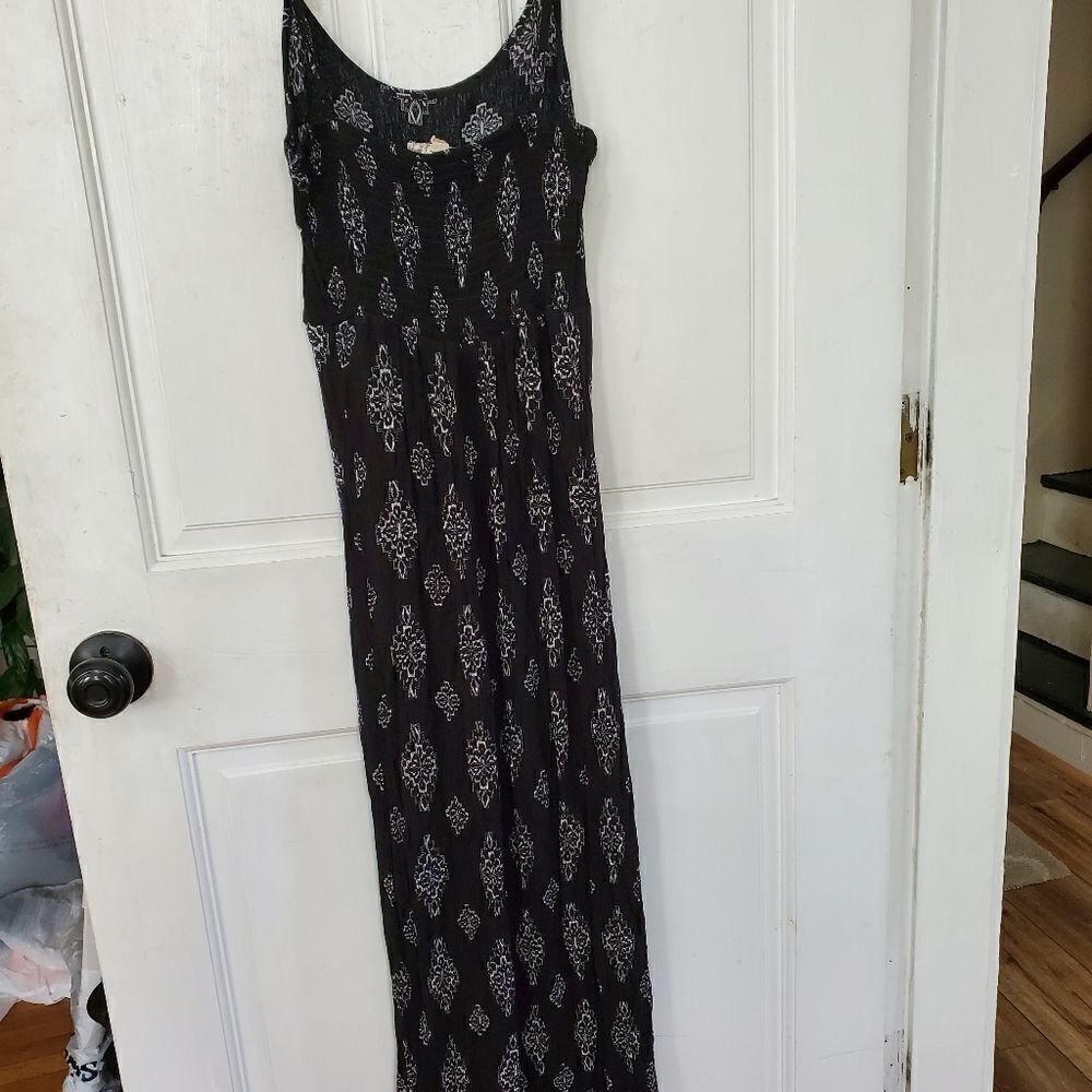 Pretty maxi dress juniors size small. - Picture 4 of 7